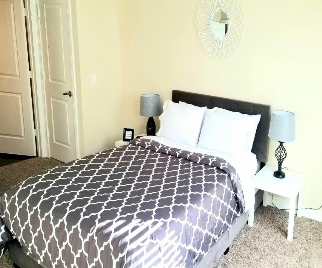 Daire Roomy Downtown Abode *