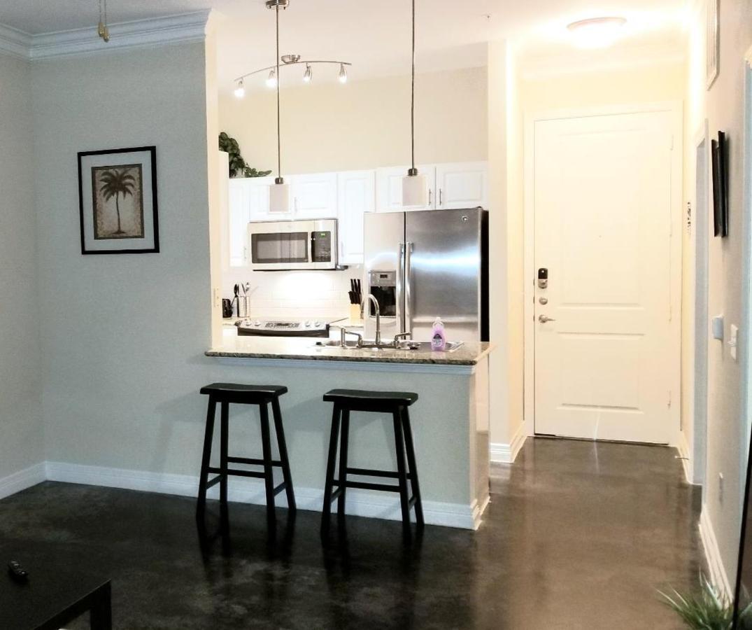 Daire Roomy Downtown Abode